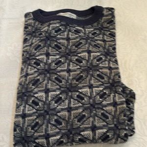 This a beautiful classic men’s sweater for any occasion